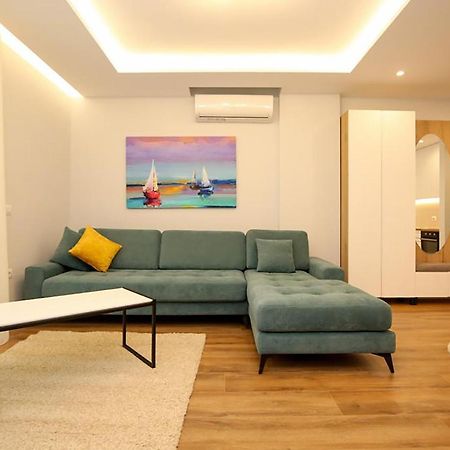 T2 City Apartments Vlorë Exteriör bild